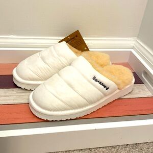 Bearpaw white slippers